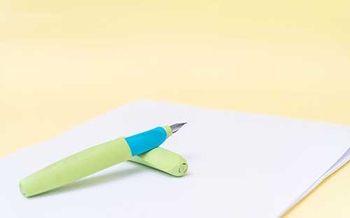 湖北成人高考學(xué)費是每年交嗎？