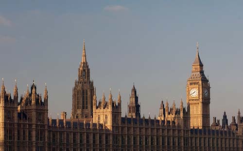 2023年英國留學史上最貴？英國名校中國留學生年均30萬開銷有點緊！