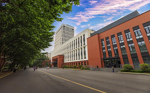 米蘭理工大學(xué)建筑學(xué)留學(xué)費(fèi)用多少一年？米蘭理工大學(xué)建筑學(xué)專業(yè)怎么樣？