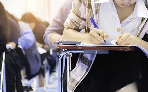 英國(guó)服裝設(shè)計(jì)專業(yè)留學(xué)申請(qǐng)要求，服裝設(shè)計(jì)專業(yè)學(xué)校推薦